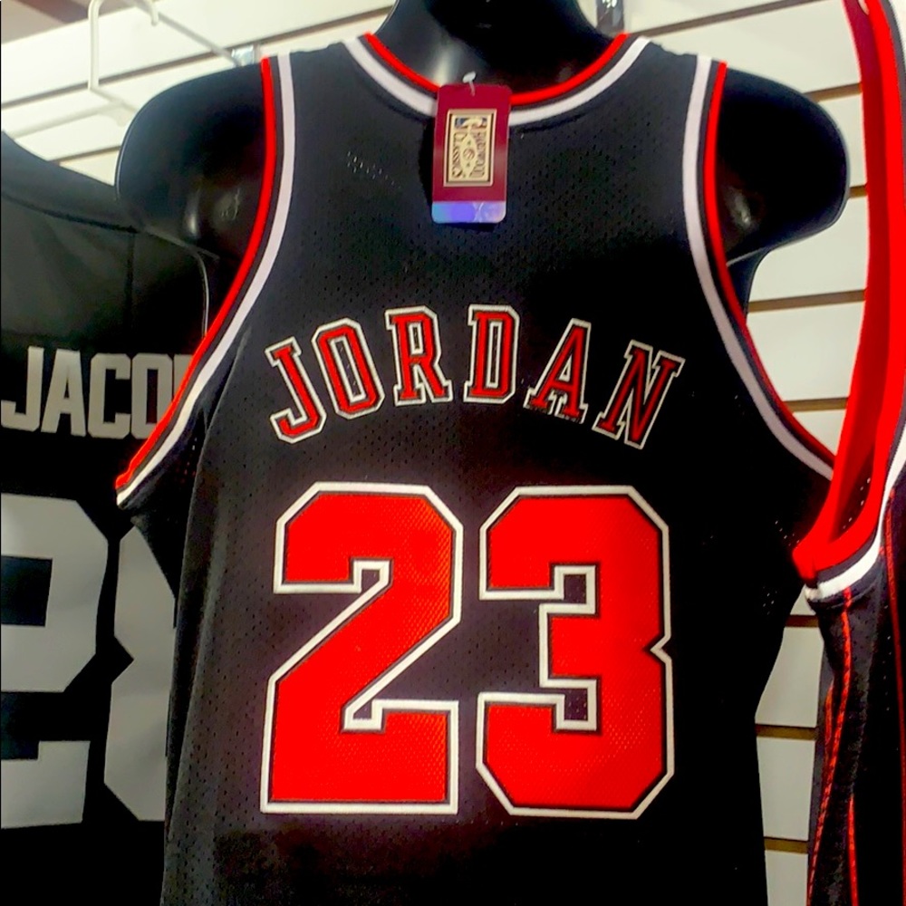Black 97-99 Jordan Bulls size L